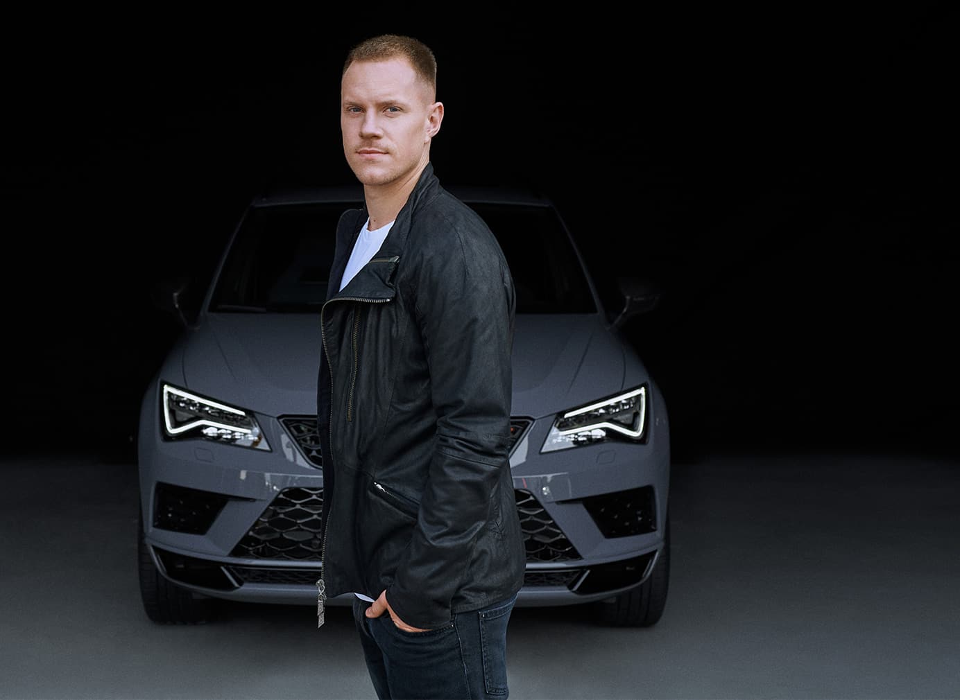 Ter Stegen stands in front of a CUPRA Ateca limited edition in Bila White colour Ter Stegen stands in front of a CUPRA Ateca limited edition in Bila White colour