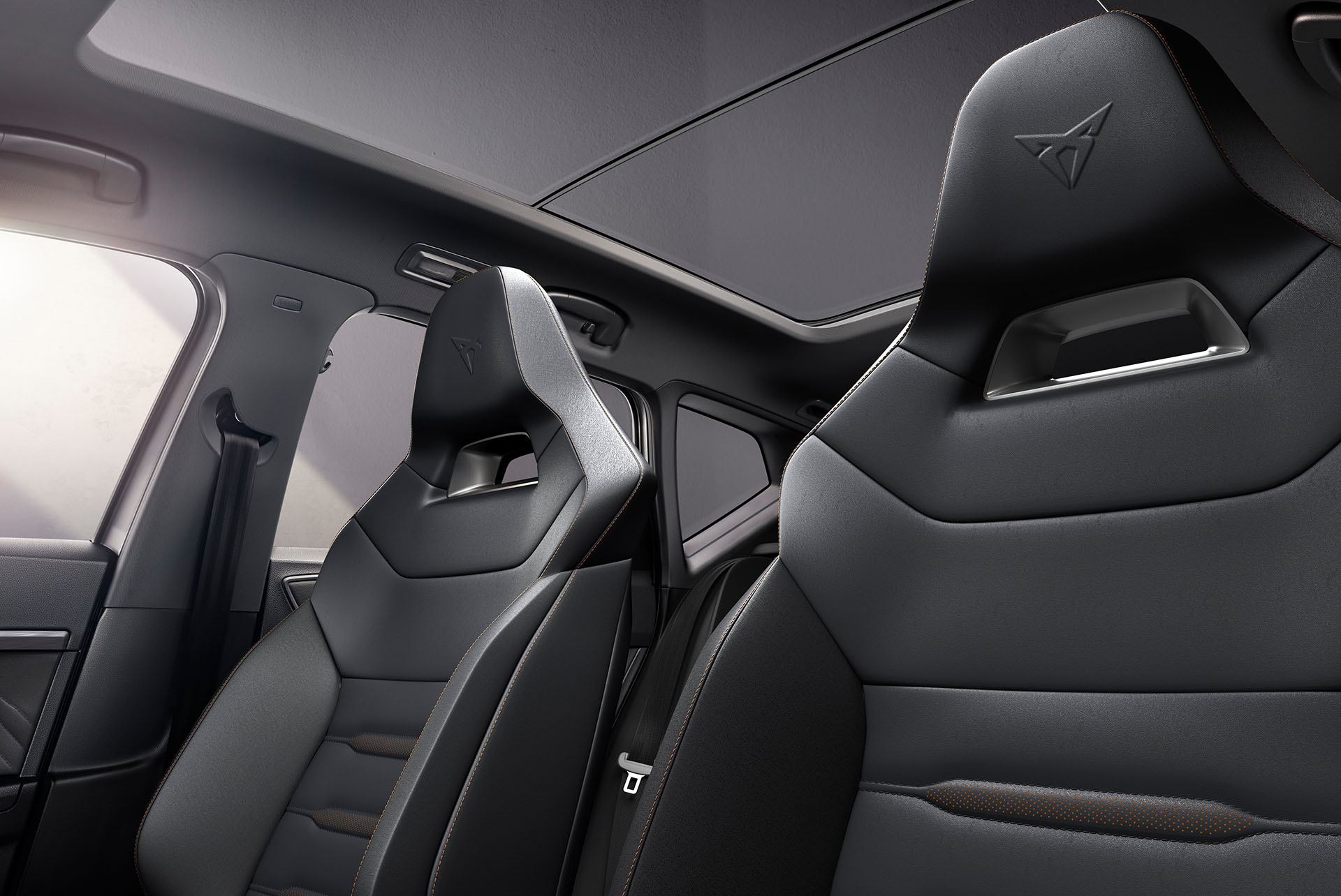 Panoramic sunroof in the CUPRA Ateca offering open sky driving, filling the cabin with natural light for expansive views and a sense of space.