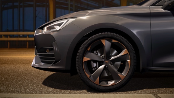 cupra-leon-18-sport-black-copper-alloy-wheels