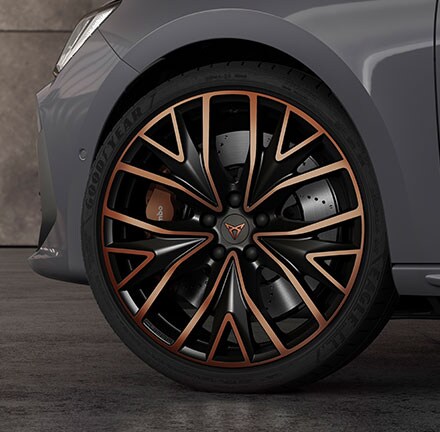 Cupra Leon mit B42 19 Zoll ABE Felgen in Bronze Copper Matt