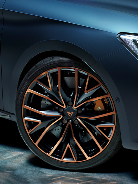 new cupra leon vz cup five doors petrol compact sport car with 19 performance wheels in black and copper close view