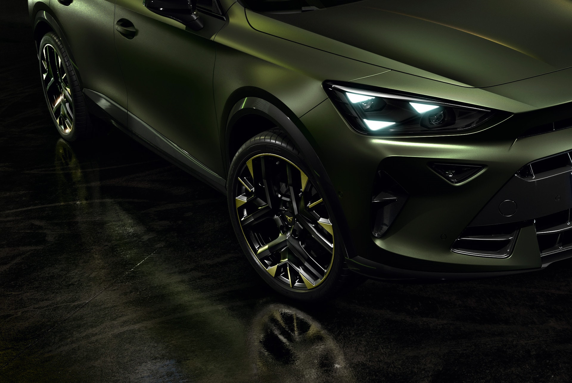 Close-up of the sulfur 19-inch alloy wheels that add a daring touch to the cupra formentor from the tribe edition. 
