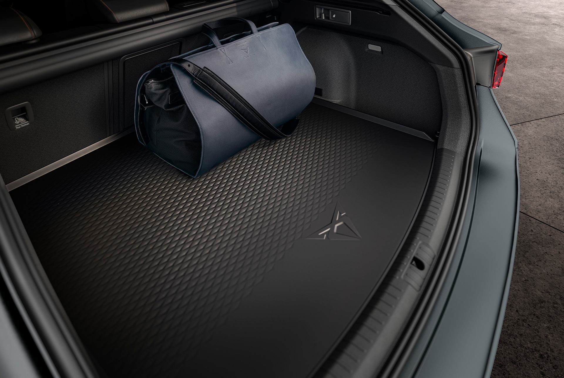 semirigid boot tray accessory for the new cupra leon sportstourer.