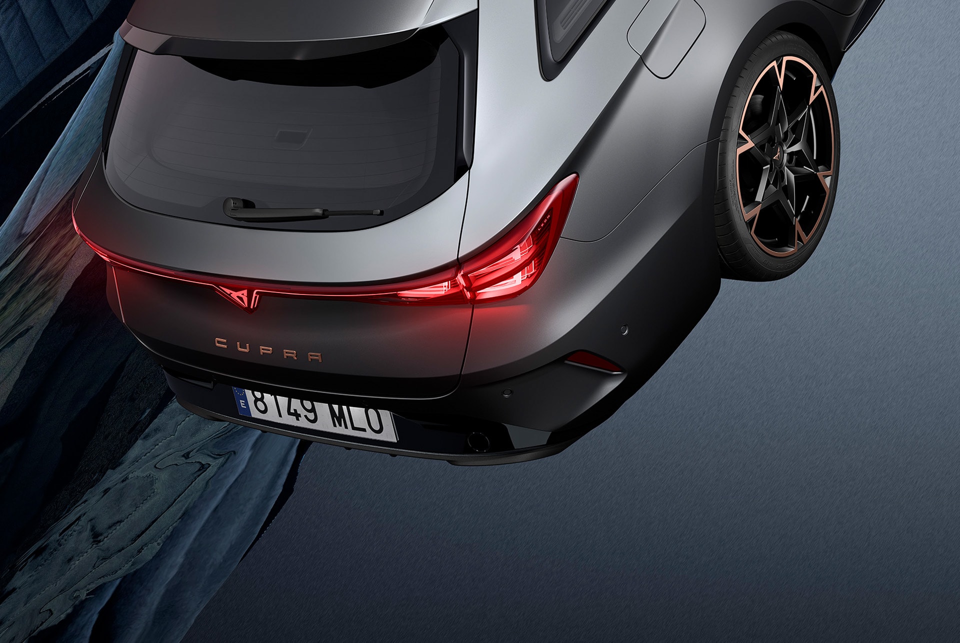 new cupra leon sportstourer 2025 in a polished, dark background.