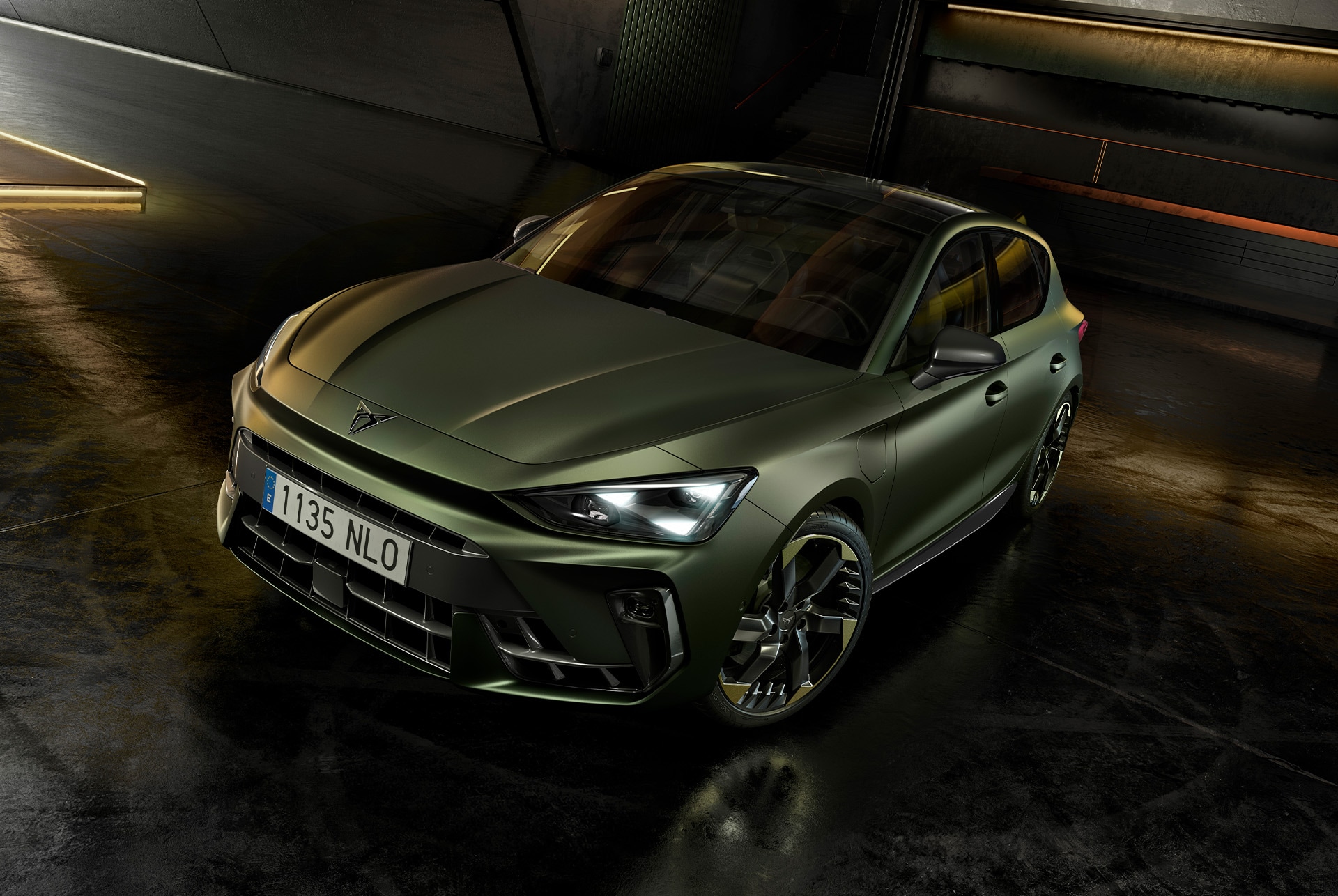 Exterior design of cupra leon tribe edition in manganese matt and 19-inch alloy wheels in sulfur