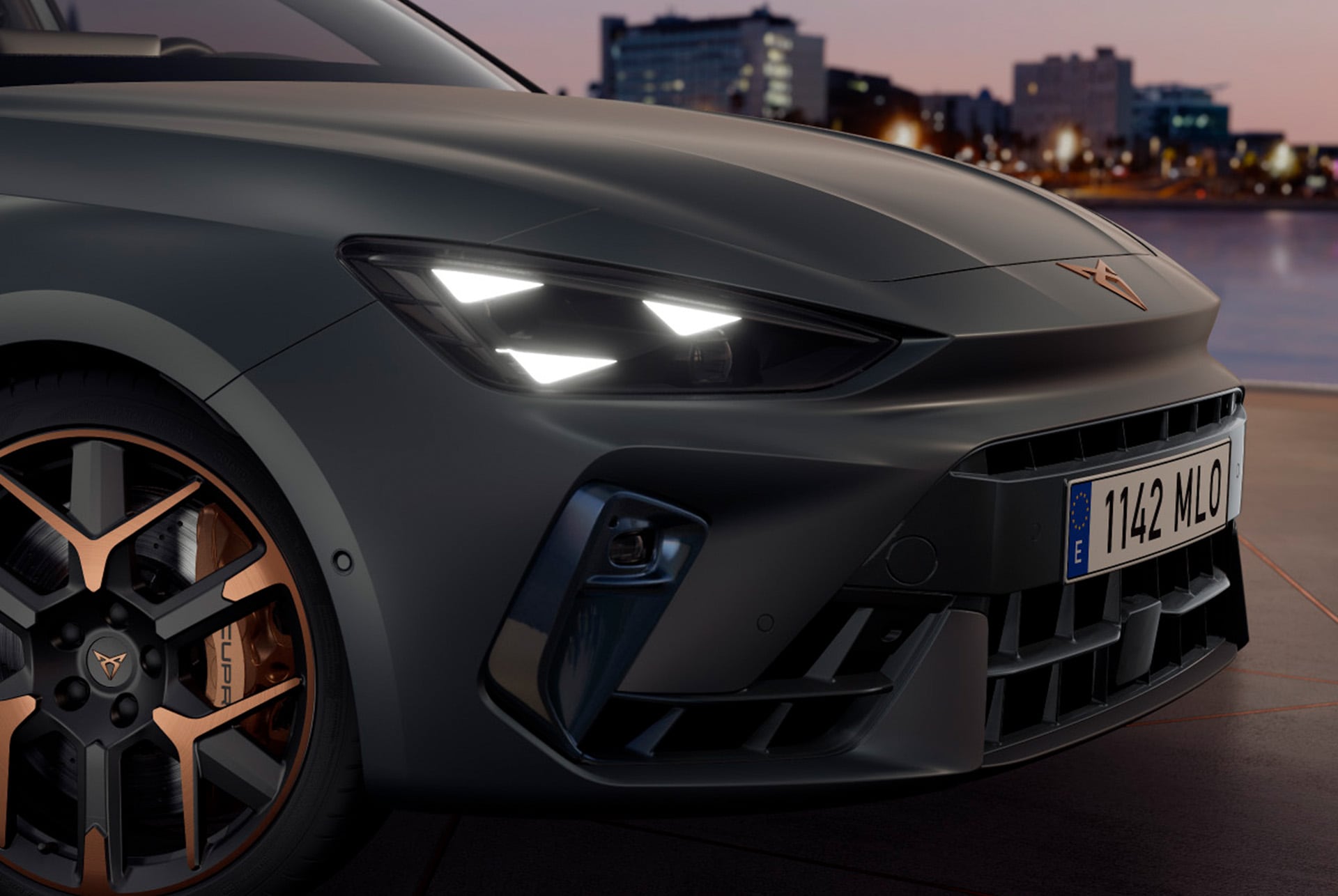 new Cupra Leon 2025 phev car technology, matrix led headlights, forged wheels with copper accents and brembo brakes.