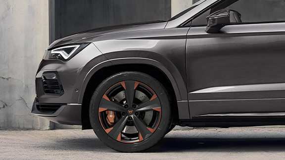 cupra ateca 19 inches alloy wheels and performance brakes with Brembo calipers