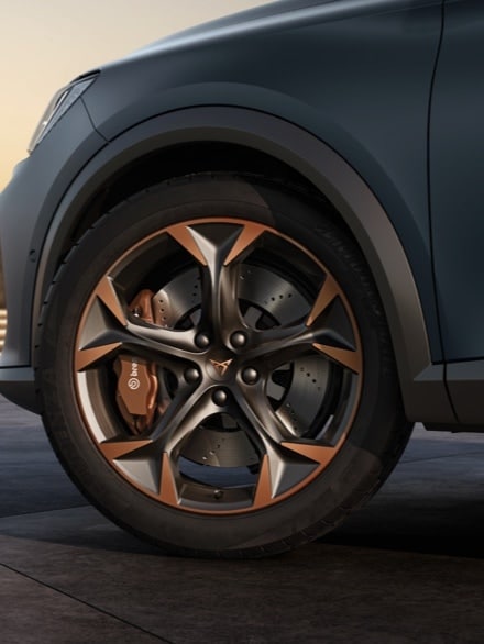 CUPRA Formentor copper sport black machined alloy wheels