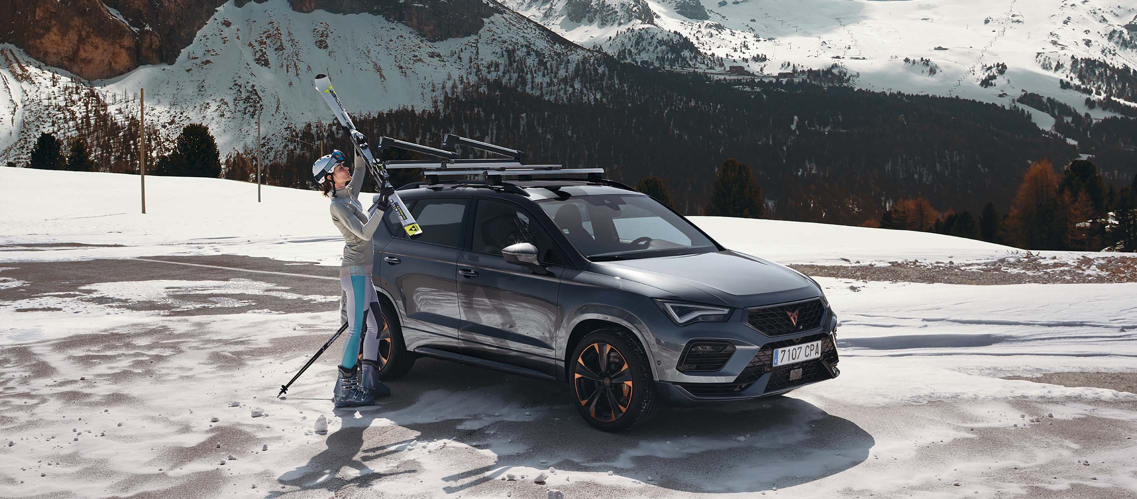 girl-with-cupra-formentor-ski-rack-xtender