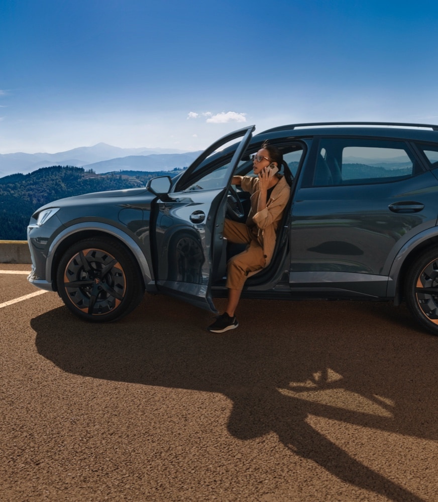 man-shape-with-cupra-formentor-sunset-view